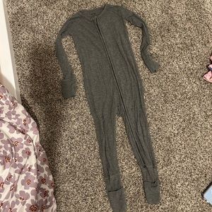 Little sleepies ribbed zippy. Size 3T